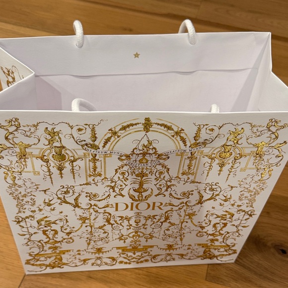 Dior White & Gold Bag + 2026 HNY Card + Receipt card and tissue paper - Picture 4 of 4
